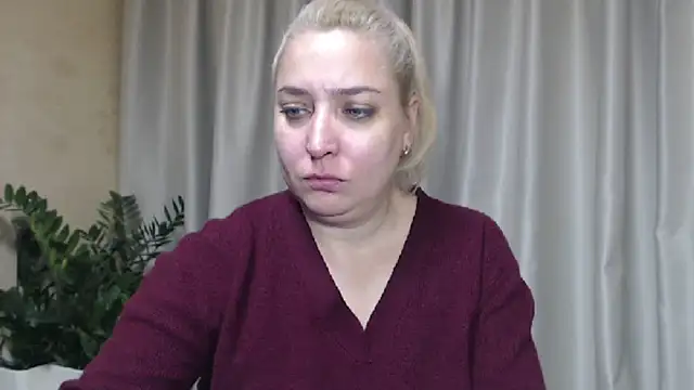 Snapshot of sweetpussy13 chatting on September 30, 5:56 am sweetpussy13 online show from September 30, 5:56 am