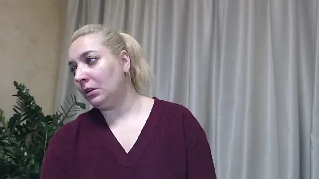 Snapshot of sweetpussy13 chatting on October 29, 7:21 am sweetpussy13 online show from October 29, 7:21 am