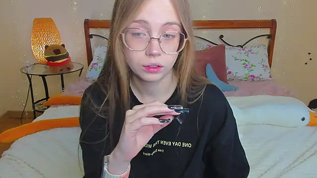 Snapshot of miya_soft chatting on May 25, 1:44 am miya soft online show from May 25, 1:44 am