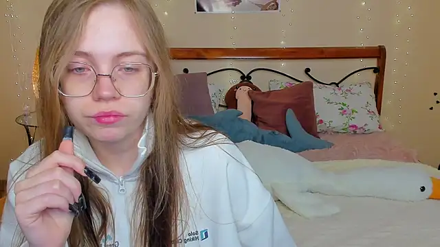 Snapshot of miya_soft chatting on May 29, 1:36 am miya soft online show from May 29, 1:36 am