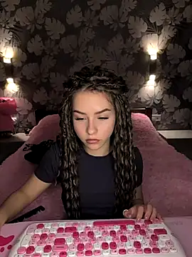 BitterPeach online show from July 1, 4:51 pm