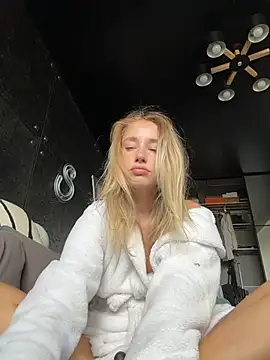 Snapshot of sssativa_more chatting on April 6, 2:53 am sssativa more online show from April 6, 2:53 am