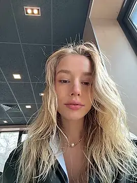 Snapshot of sssativa_more chatting on April 19, 1:49 am sssativa more online show from April 19, 1:49 am