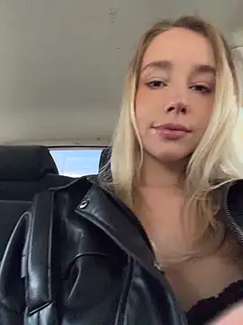 Snapshot of sssativa_more chatting on May 10, 3:01 am sssativa more online show from May 10, 3:01 am
