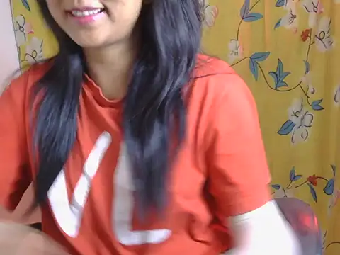 Snapshot of Cristina_love69 chatting on April 4, 6:00 am Cristina love69 online show from April 4, 6:00 am