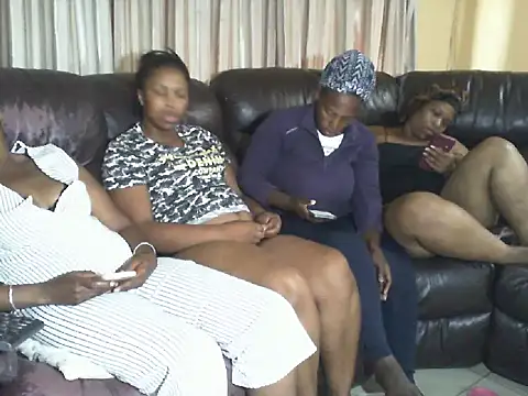 Snapshot of Caramel-goddess18 chatting on February 18, 6:20 am Caramel-goddess18 online show from February 18, 6:20 am