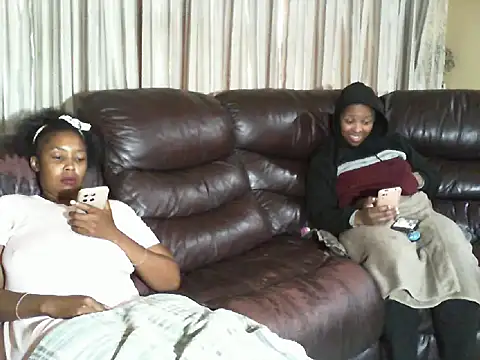 Snapshot of Caramel-goddess18 chatting on March 22, 8:07 am Caramel-goddess18 online show from March 22, 8:07 am