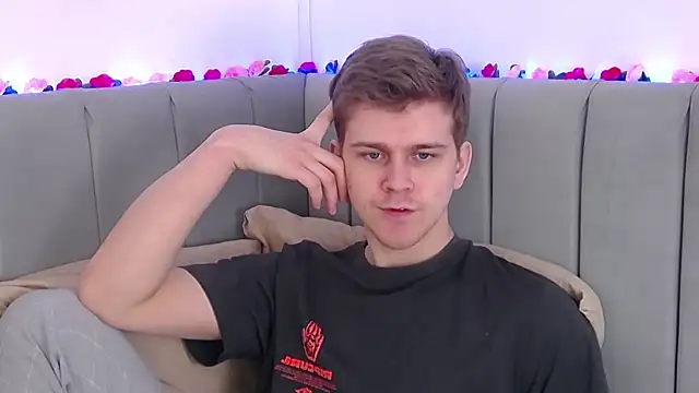 Snapshot of NickJohnas chatting on February 15, 12:36 pm NickJohnas online show from February 15, 12:36 pm