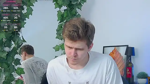 Snapshot of NickJohnas chatting on March 6, 8:33 am NickJohnas online show from March 6, 8:33 am