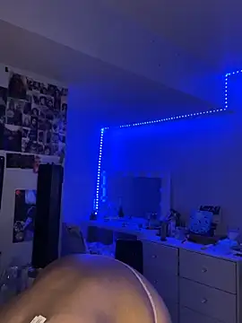 Snapshot of maisie_goldxx chatting on February 20, 10:38 am maisie goldxx online show from February 20, 10:38 am