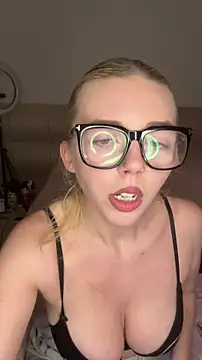 Snapshot of MonaNoire chatting on January 18, 12:42 pm MonaNoire online show from January 18, 12:42 pm