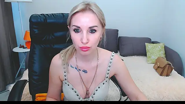Hanna--Sweet online show from May 10, 10:31 am