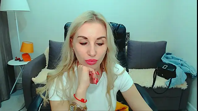 Hanna--Sweet online show from May 16, 2:27 pm