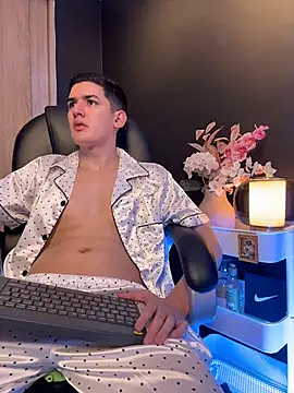 Valentino ceratti online show from February 14, 3:03 am