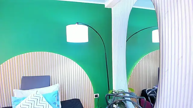 dahianeconnor online show from May 2, 11:37 am