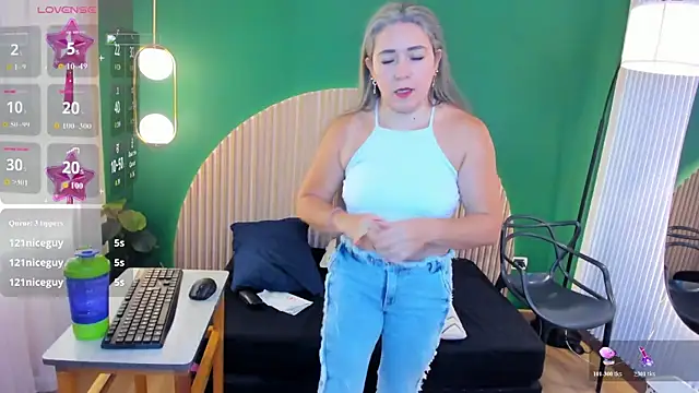 dahianeconnor online show from May 16, 11:42 am