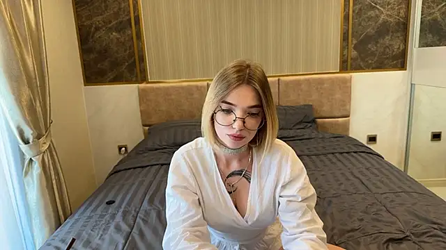 Mary Harriss online show from December 18, 1:33 am