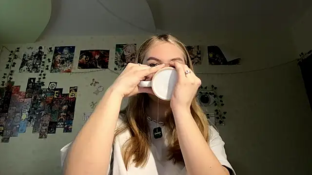 Snapshot of JanelBray chatting on December 18, 11:05 am JanelBray online show from December 18, 11:05 am