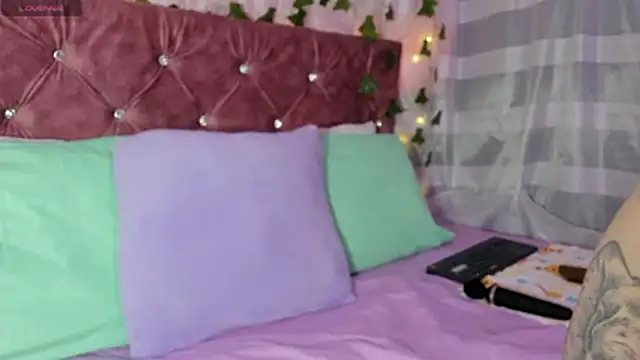 Ayla-marttinez online show from June 23, 1:36 am