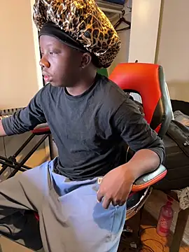 YourLittleBoyfriend online show from January 6, 6:33 pm