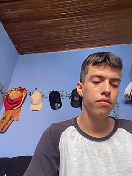 Snapshot of Juan_Gomezz26 chatting on March 19, 8:24 pm Juan Gomezz26 online show from March 19, 8:24 pm