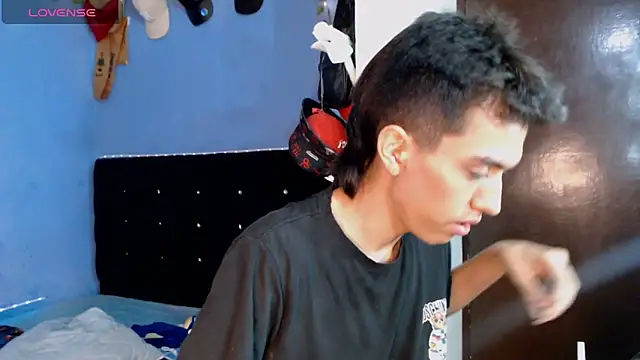 Juan Gomezz26 online show from May 17, 12:19 am