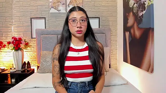 Snapshot of LanaRouse chatting on February 4, 10:26 pm LanaRouse online show from February 4, 10:26 pm