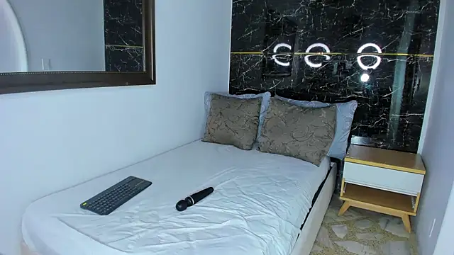 Snapshot of keyla_knowles chatting on February 20, 10:21 pm keyla knowles online show from February 20, 10:21 pm