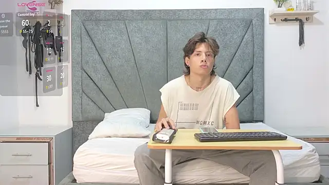 LoganRyder OS online show from December 15, 6:39 am