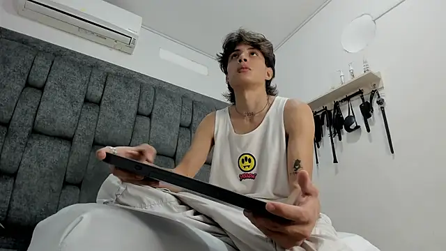 LoganRyder OS online show from December 19, 4:14 pm