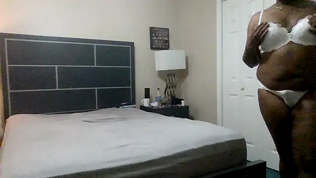 Snapshot of KeepMyAss chatting on March 29, 12:43 am KeepMyAss online show from March 29, 12:43 am