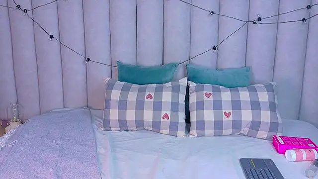 Miia Anderson online show from December 16, 7:41 pm