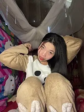 Snapshot of lux-su chatting on February 3, 5:49 am lux-su online show from February 3, 5:49 am