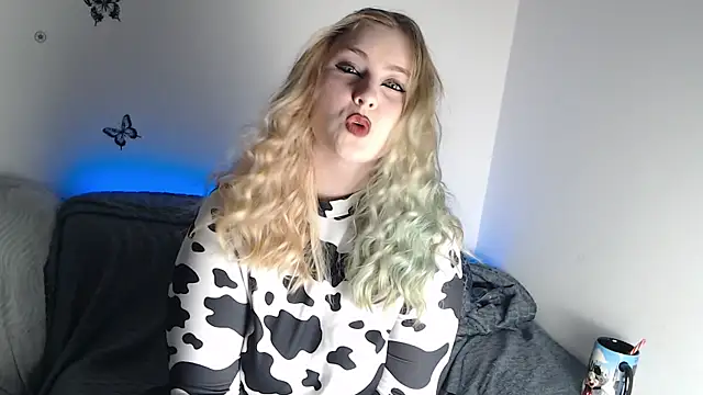 Snapshot of RebeFucksonn chatting on April 26, 8:39 pm RebeFucksonn online show from April 26, 8:39 pm