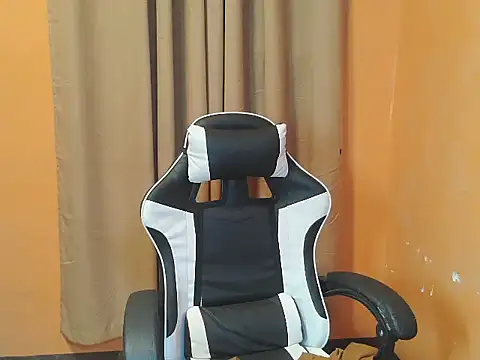 ur lovelyjessy online show from March 22, 6:44 pm