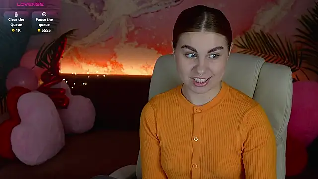 Snapshot of GingerPinky chatting on February 23, 1:41 pm GingerPinky online show from February 23, 1:41 pm