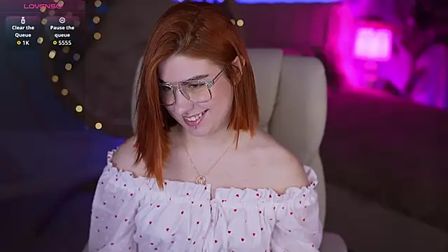 Snapshot of GingerPinky chatting on March 24, 2:11 pm GingerPinky online show from March 24, 2:11 pm