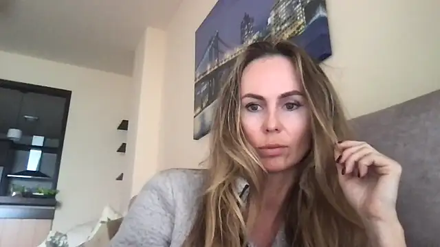 Snapshot of LeMilf chatting on February 27, 10:59 am LeMilf online show from February 27, 10:59 am