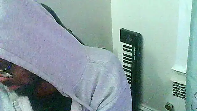 Snapshot of MrUnintentional chatting on December 19, 7:10 pm MrUnintentional online show from December 19, 7:10 pm