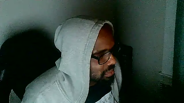 Snapshot of MrUnintentional chatting on December 21, 3:13 am MrUnintentional online show from December 21, 3:13 am