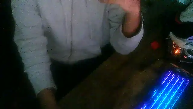 Snapshot of MrUnintentional chatting on December 22, 2:52 am MrUnintentional online show from December 22, 2:52 am