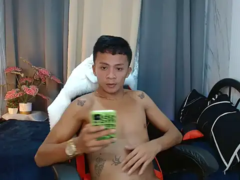 ur twinkKirk6969 online show from March 27, 2:06 am