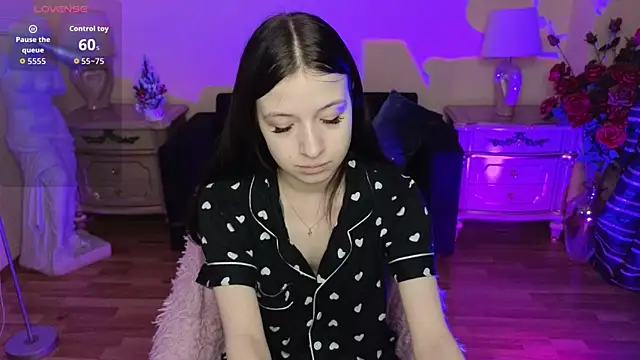 Snapshot of AlicePowells chatting on January 6, 4:49 am AlicePowells online show from January 6, 4:49 am