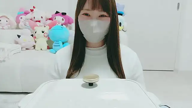 Snapshot of yuyuchan__ chatting on March 7, 10:23 am yuyuchan online show from March 7, 10:23 am