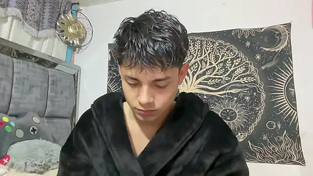 Snapshot of Andy_Belier23 chatting on June 16, 12:08 pm Andy Belier23 online show from June 16, 12:08 pm