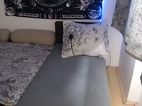 AlienforTwenty online show from January 12, 9:25 am