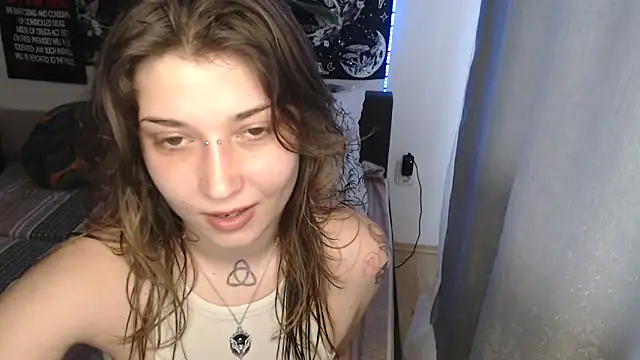 Snapshot of AlienforTwenty chatting on April 5, 12:13 pm AlienforTwenty online show from April 5, 12:13 pm