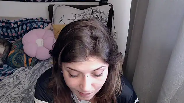 Snapshot of AlienforTwenty chatting on April 19, 12:26 pm AlienforTwenty online show from April 19, 12:26 pm