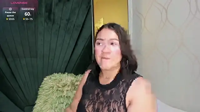 Snapshot of beautifulgirl4u_ chatting on March 20, 12:48 am beautifulgirl4u online show from March 20, 12:48 am