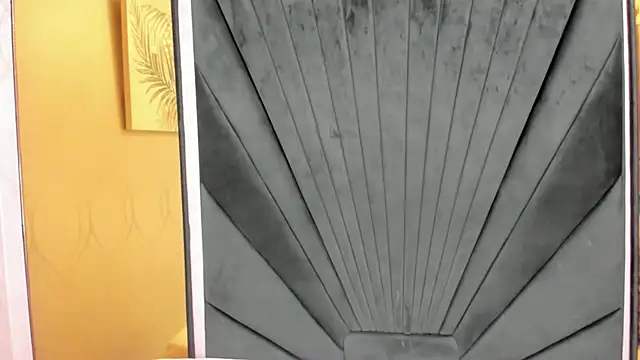 Snapshot of beautifulgirl4u_ chatting on March 21, 2:27 am beautifulgirl4u online show from March 21, 2:27 am